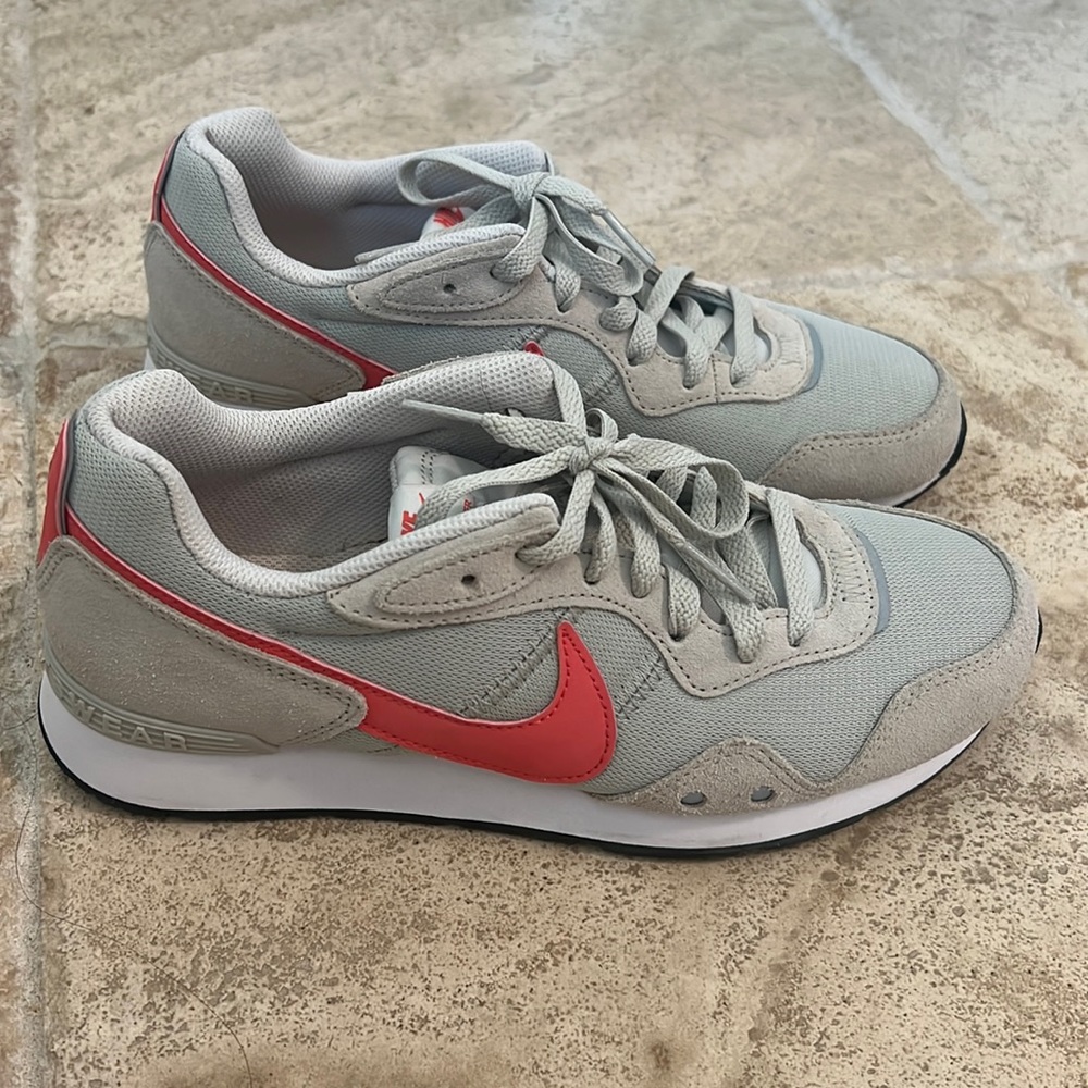 Womens Nike Venture Runner size 8.5